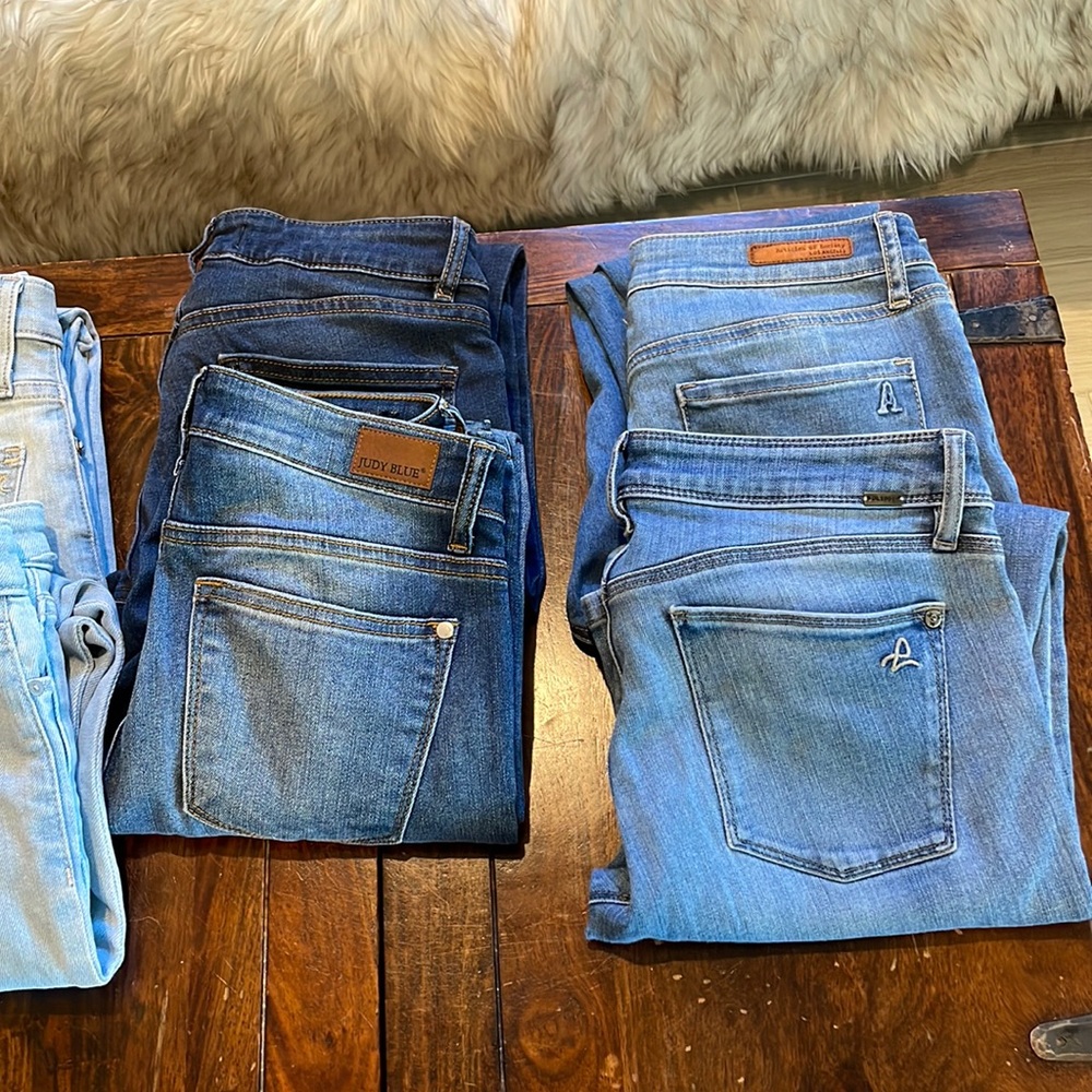 8 pairs name brand jeans